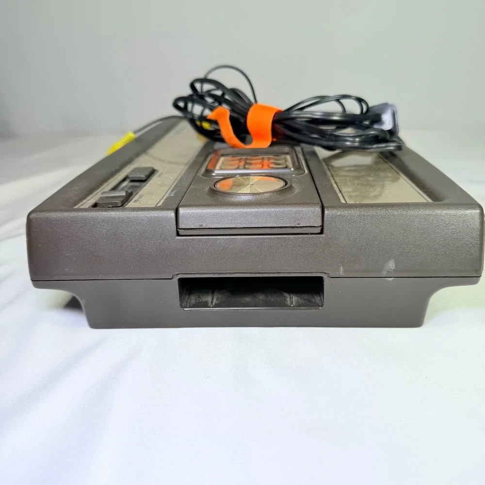 Mattel Electronics Intellivision Model 2609 Vintage Video Game Console Woodgrain